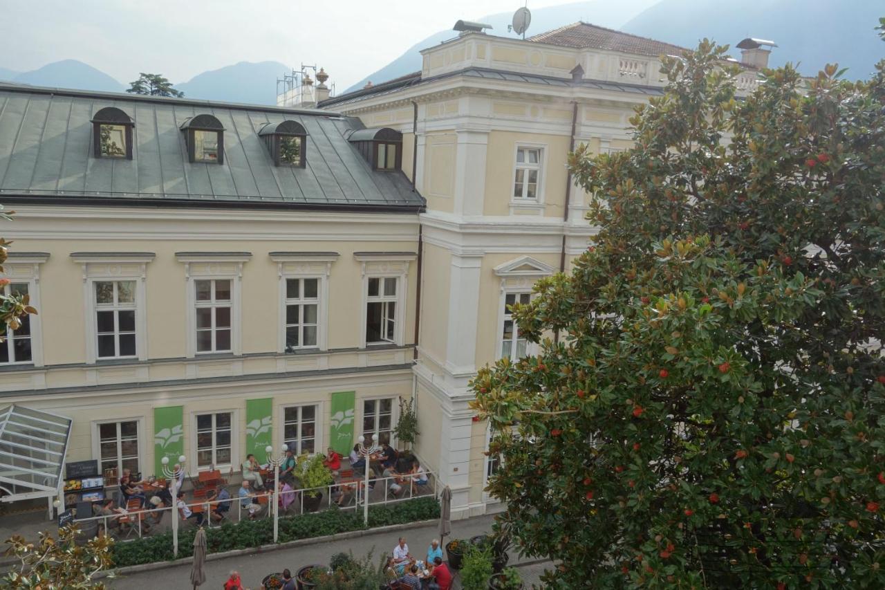 Hager Apartment *
